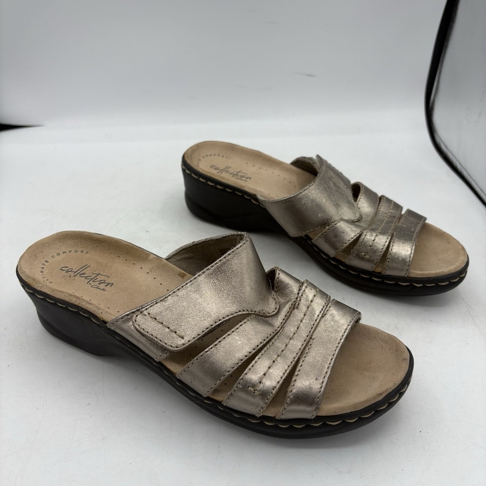 Clarks Sandals Womens Size 8.5 M Lexi Sabrina Gold Metallic Leather Mule Wedge